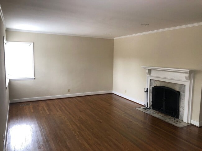 Building Photo - Great Emory Area Rental