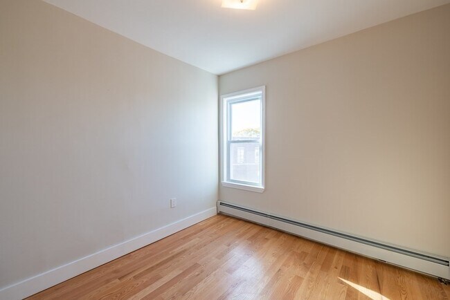 Building Photo - 482 Broadway