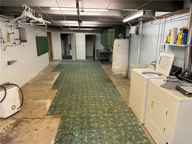 Building Photo - 728 N Pike Rd