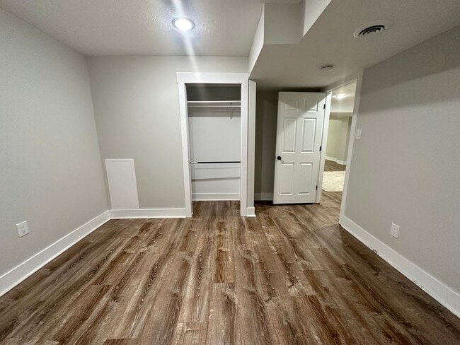 Building Photo - Large 4 bedroom ranch in Forest Hills