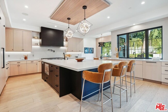 Building Photo - 5124 Calvin Ave