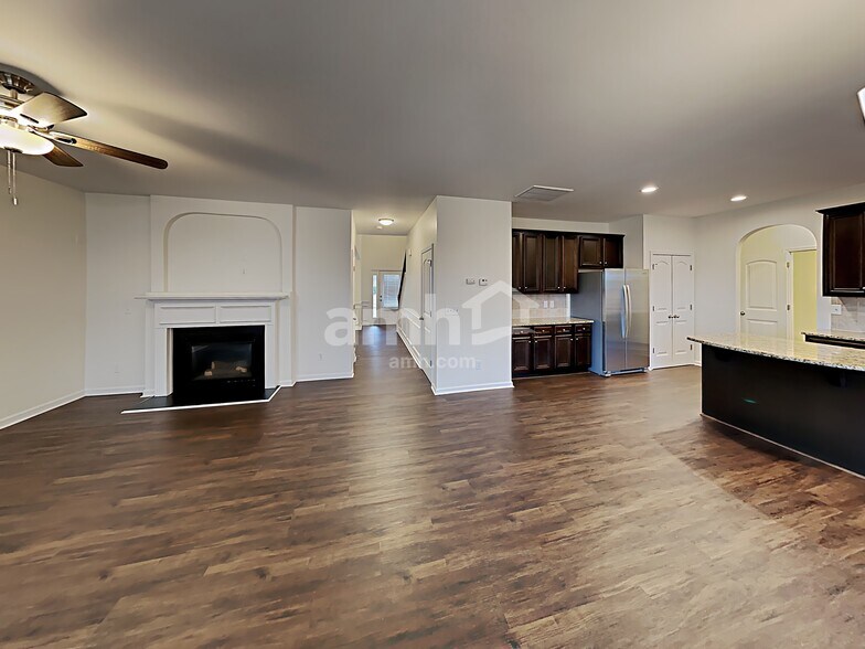 Building Photo - 635 Ocean Ave