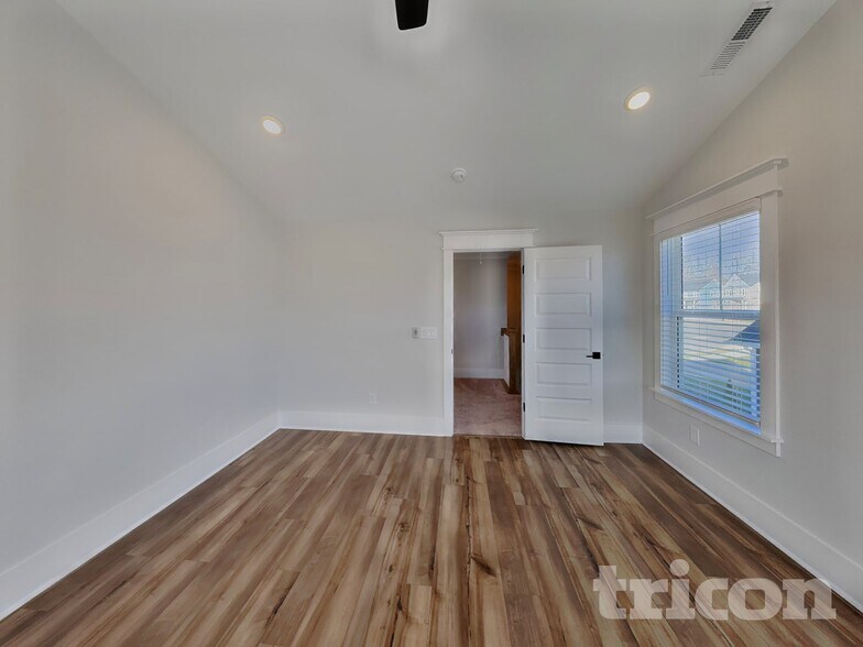 Building Photo - 520 Kingwood Ln