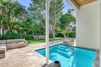 Building Photo - 703 NE 5th St