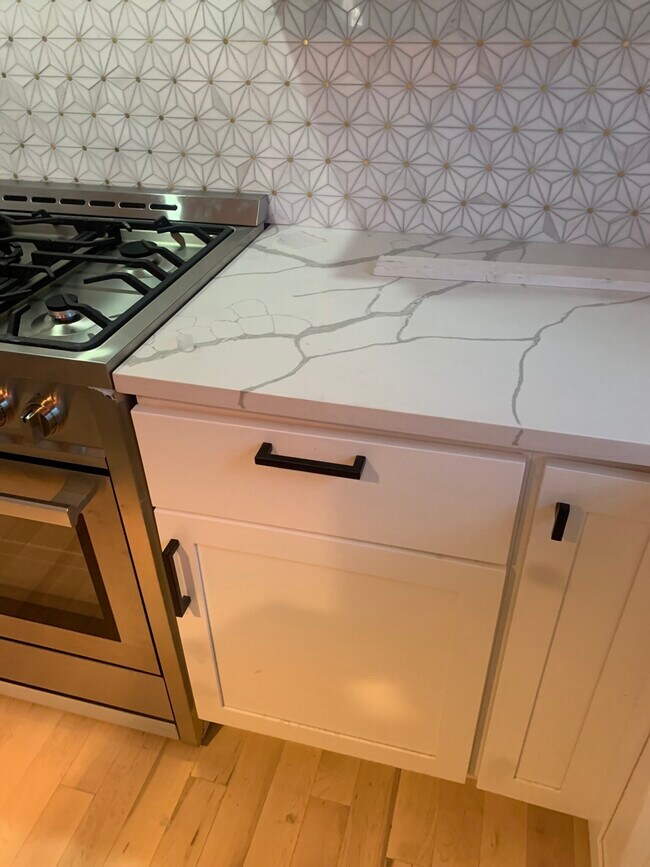 Building Photo - 32 Cameron Ave