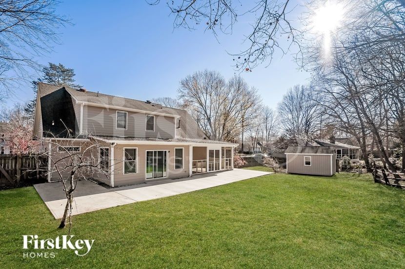 Building Photo - 6700 River Hills Dr