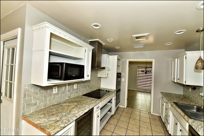 Building Photo - 9125 W H Burges Dr