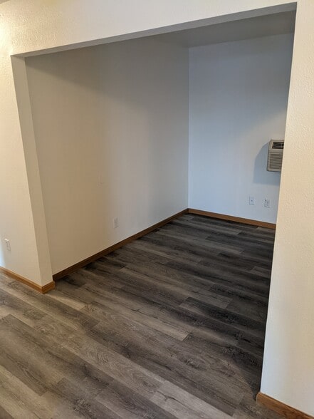 Building Photo - 1114 Roth Ln