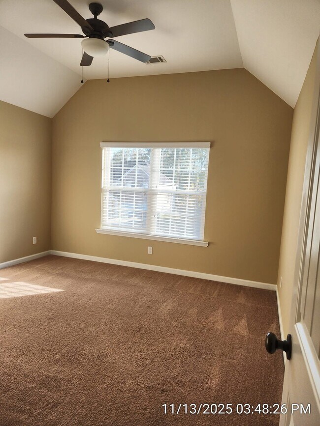 Building Photo - 641 Red Oak Ln