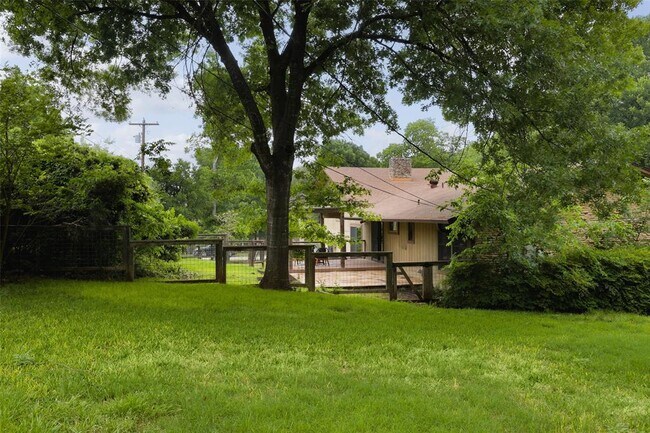 Building Photo - 402 Bulian Ln