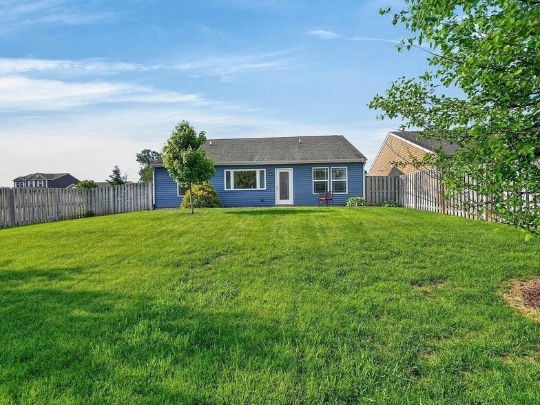 Building Photo - 3272 Maitland Dr
