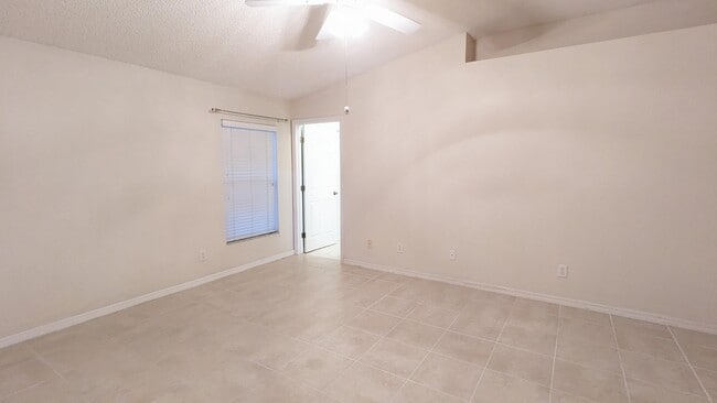 Building Photo - 2097 Deercroft Dr