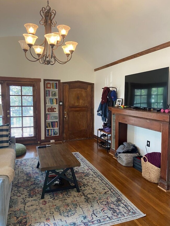 Building Photo - 1618 Micheltorena St