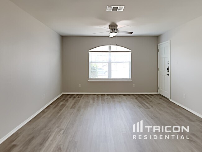 Building Photo - 10607 Shaencrest