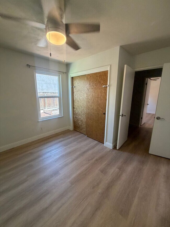 Building Photo - Stunning 4 bedroom, 2 bathroom with a Pool and Solar