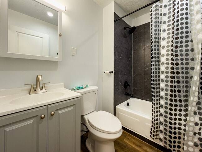 Building Photo - 612 Atwood Ave