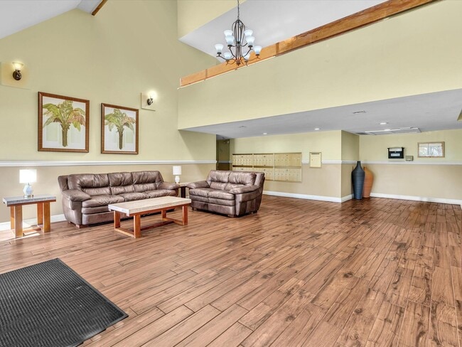 Building Photo - 220 Lakeview Dr