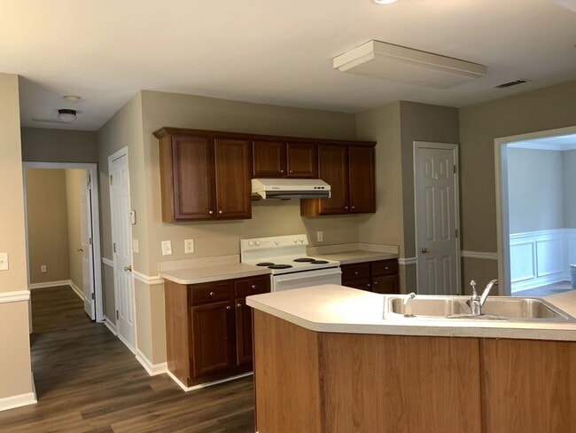 Building Photo - 5510 Village View Ln
