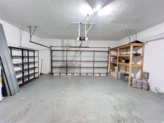 Building Photo - 725 NW 156th Ave
