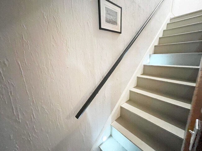 Building Photo - 3923 Bluestone Rd