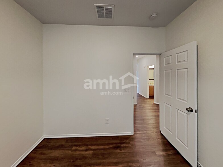 Building Photo - 1232 W Desert Hollow Dr