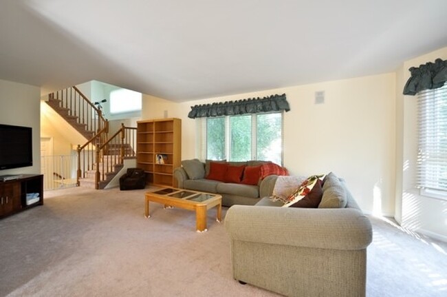 Building Photo - 228 Clarken Dr
