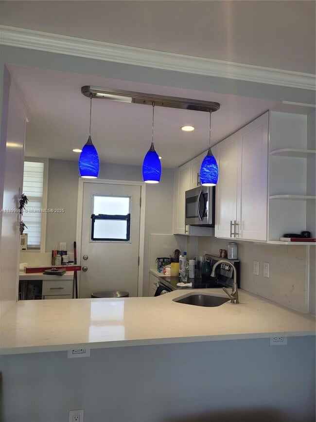 Building Photo - 2861 Leonard Dr