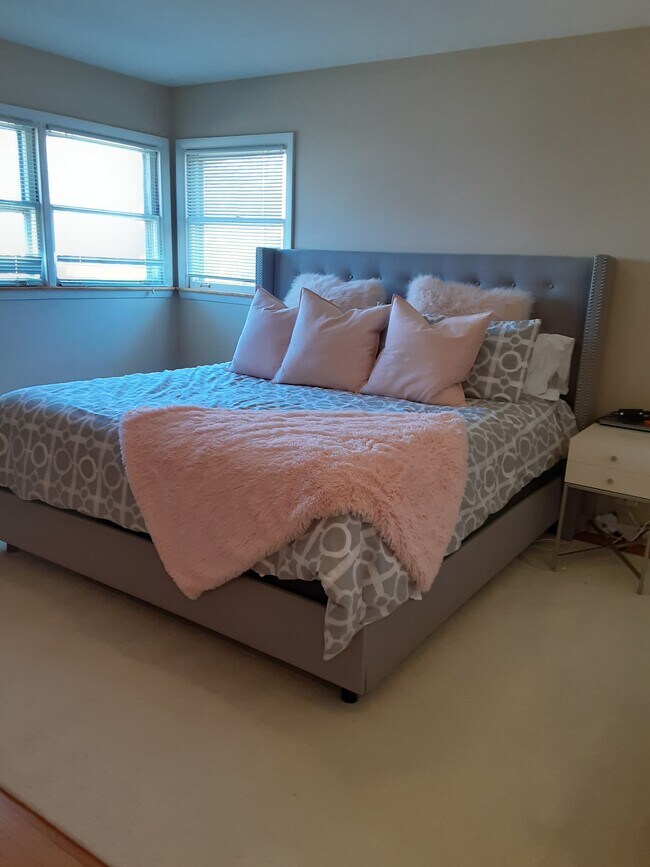 Building Photo - 433 Jefferson Ave