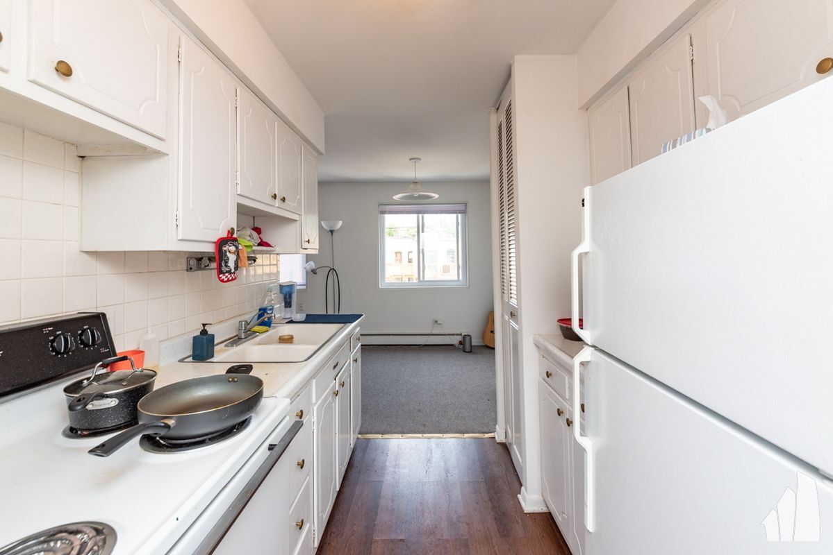 Building Photo - 520 W Aldine Ave