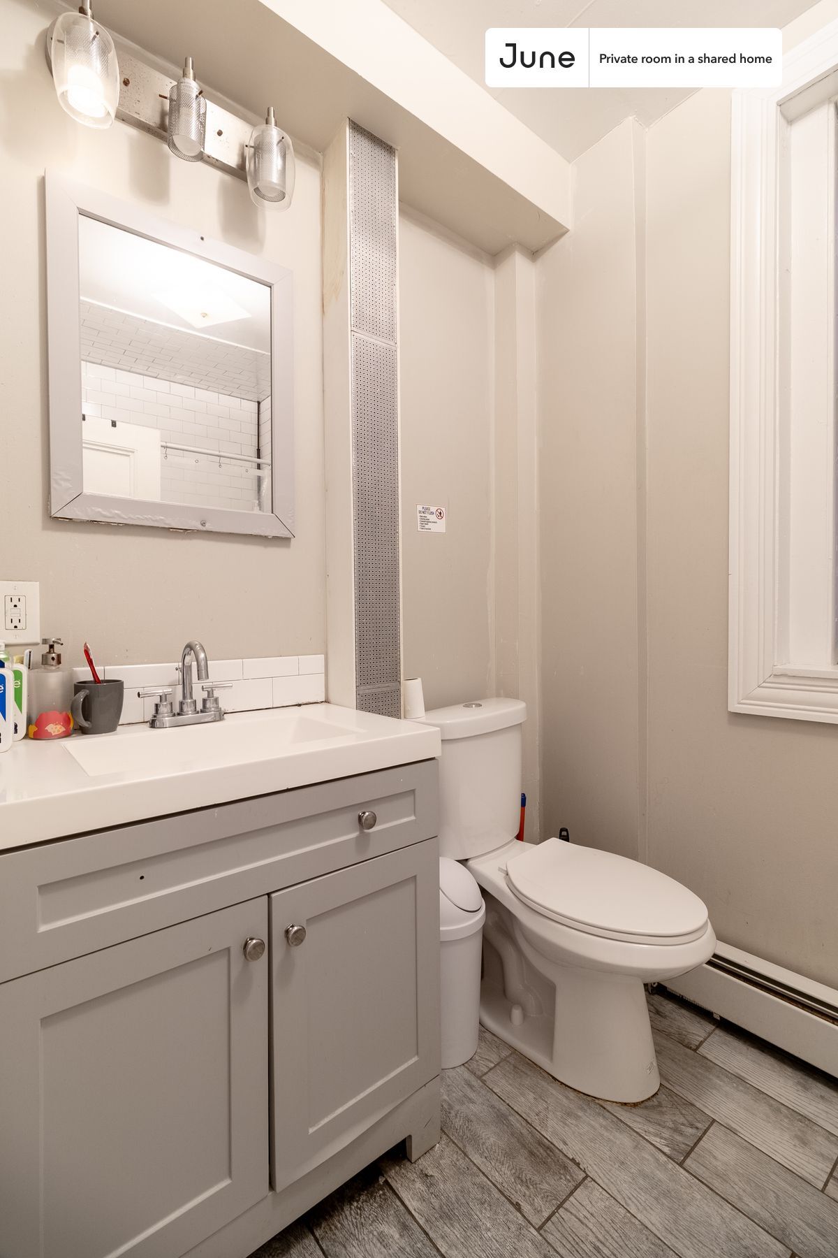 Building Photo - Private bedroom in 5 bed/2 bath Home