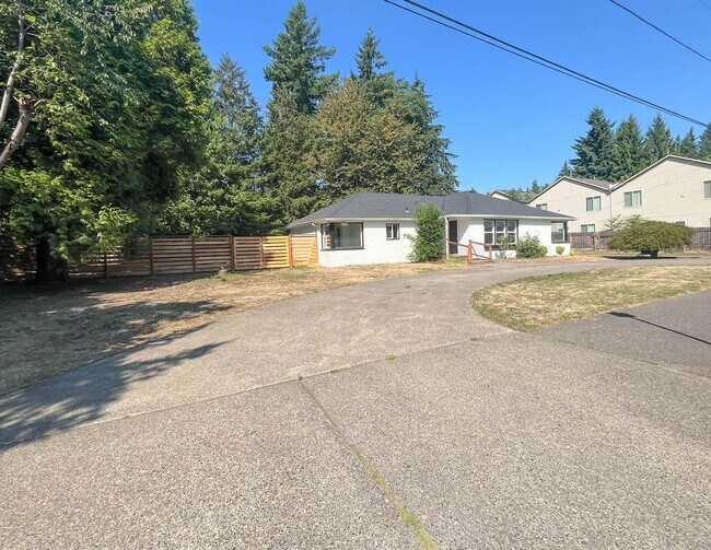 Building Photo - Charming NE Portland Apartment Near Parks, Shops & Transit