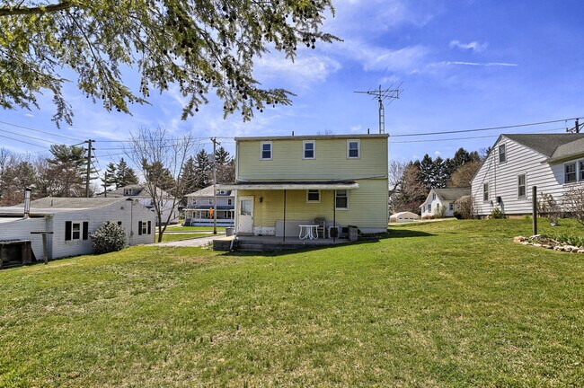 Building Photo - 203 Roxbury Road - $1200/month - Available...