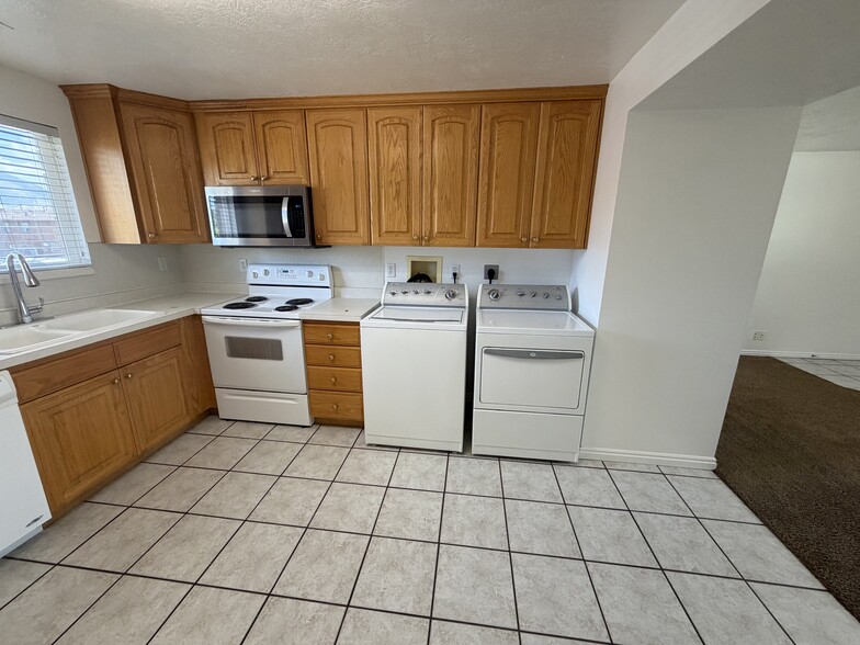 Building Photo - 367 E 1500 S