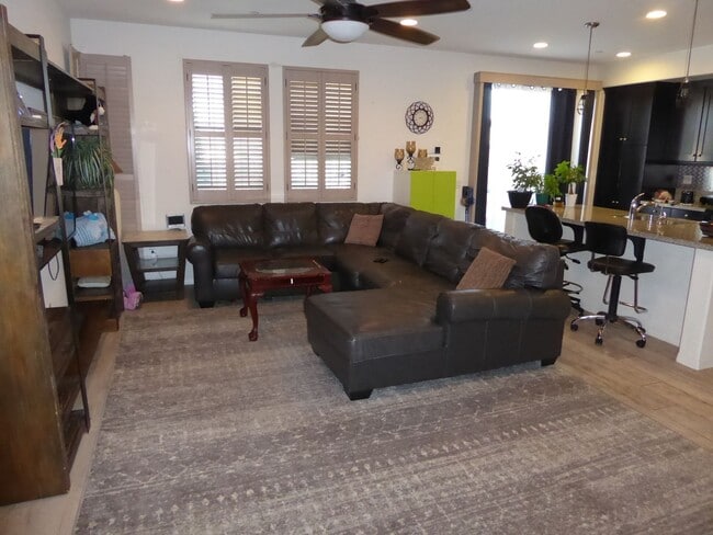 Building Photo - Stylish 3 Bedroom Home in the Gated River ...