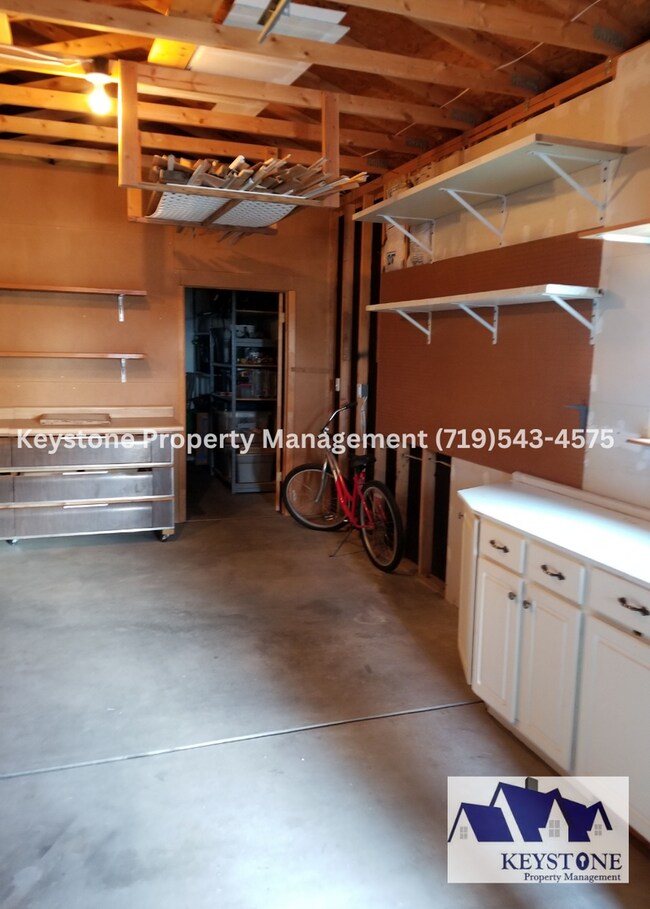 Building Photo - 886 S Dante Dr