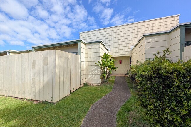 Building Photo - 2-Bedroom / 1-Bath Condo + Loft. 2 Parking Stalls. Water Included.