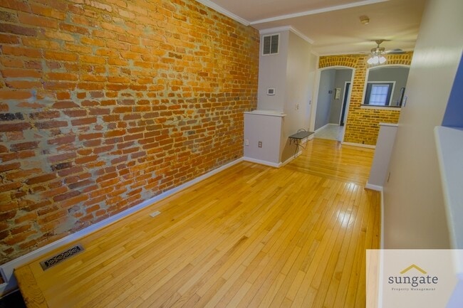 Building Photo - 615 S Glover St