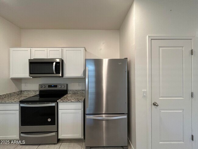 Building Photo - 6524 W Magdalena Ln