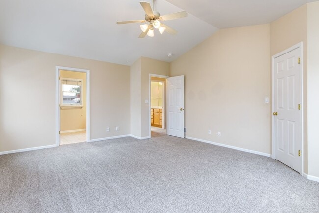 Building Photo - 2620 Camden Dr
