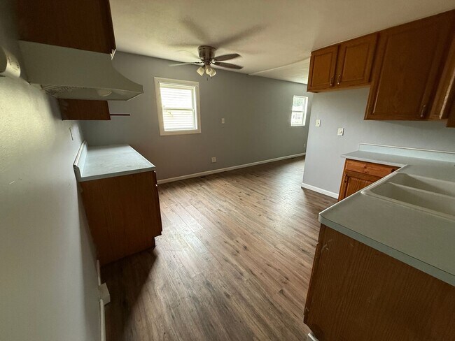 Building Photo - 1609 Armand Dr
