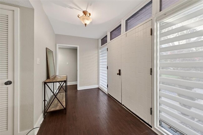 Building Photo - 46 Nottingham Way