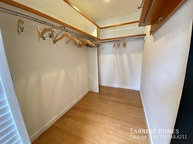 Building Photo - 2577 S Bundy Dr