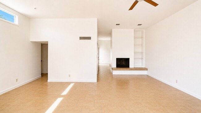 Building Photo - 322 E Huntington Dr