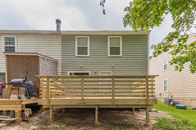 Building Photo - 3 br, 2.5 bath Townhome - 5895 Hampton Court