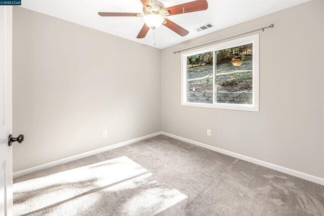 Building Photo - 1371 Juanita Dr