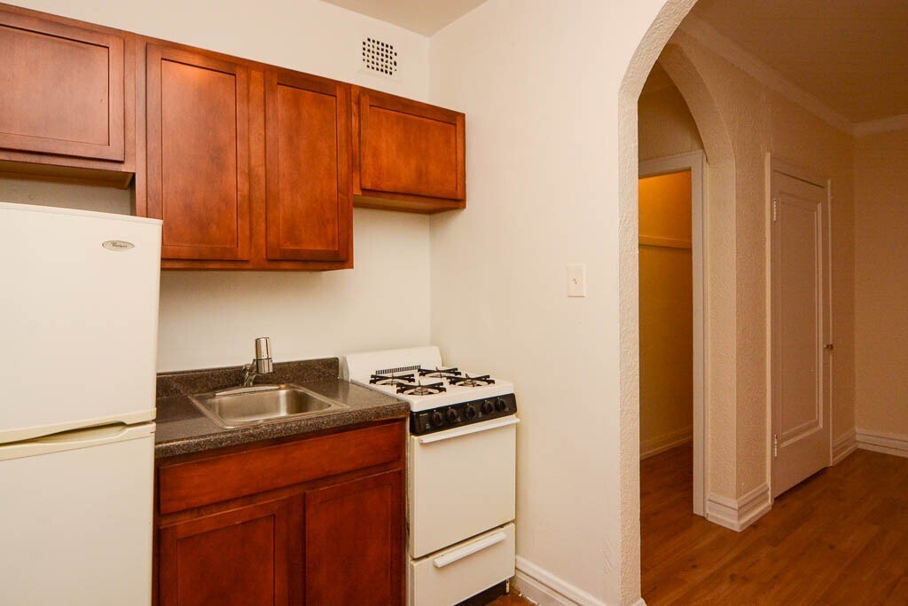 Building Photo - 4823 N Damen Ave