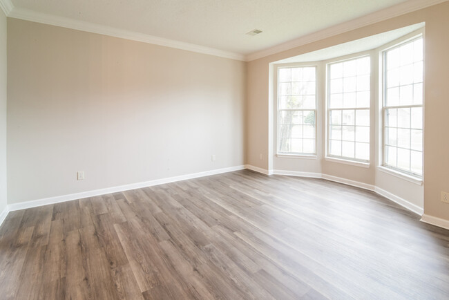 Building Photo - Large Goose Creek Home