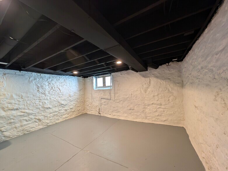 Building Photo - 4111 McRee Ave