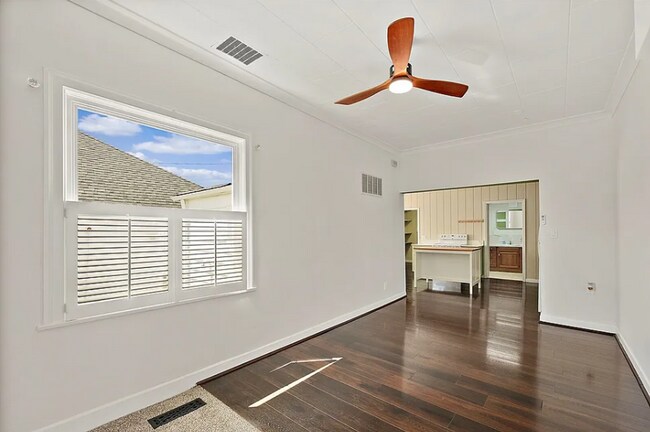 Building Photo - Beautiful Craftsman Home with Ample Parking & Outdoor Space