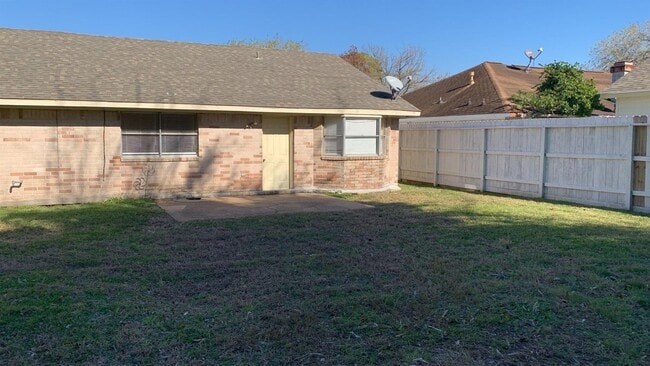 Building Photo - 6811 Winding Trace Dr